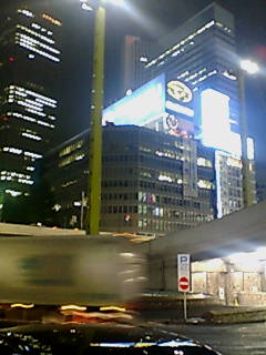 あたたかな陽を感じられないモドカシサFrom新宿西口路上バーAt平日終電前。